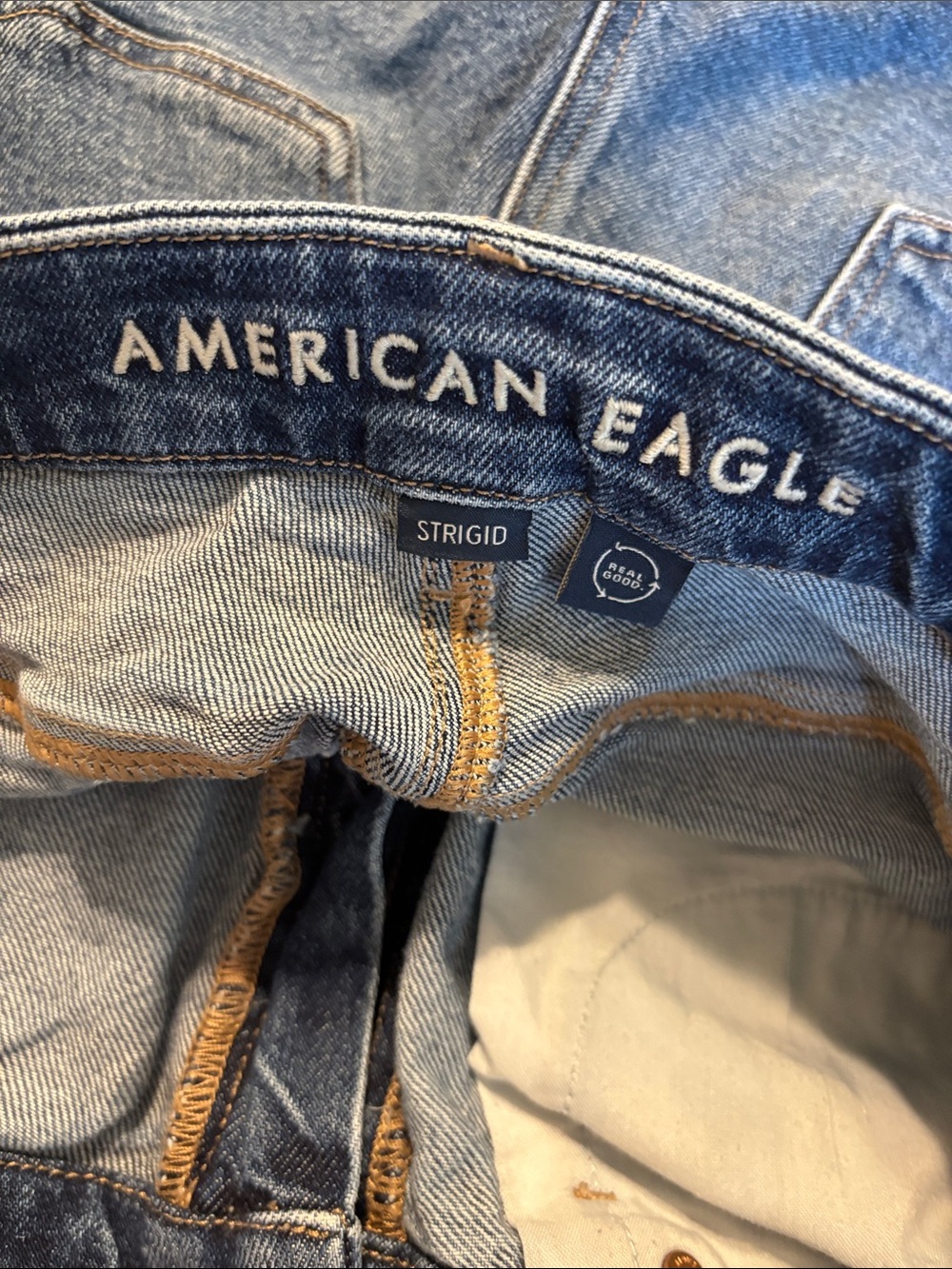 American Eagle High Rise Curvy Relaxed Denim Shorts 4 - Picture 7 of 9